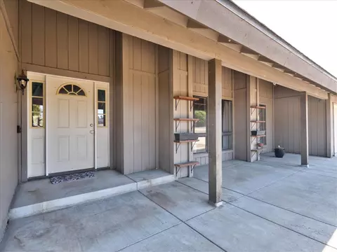 Exterior - 18769 Farallon Rd, Madera, CA 93638 photo 2 of 15