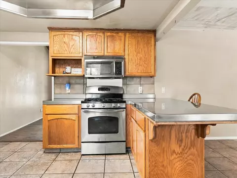 Kitchen - 18769 Farallon Rd, Madera, CA 93638 photo 3 of 5