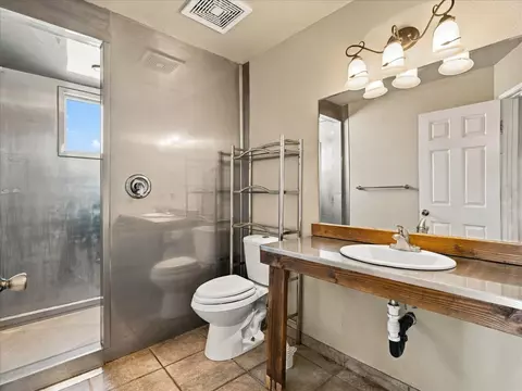 Bath - 18769 Farallon Rd, Madera, CA 93638 photo 1 of 4