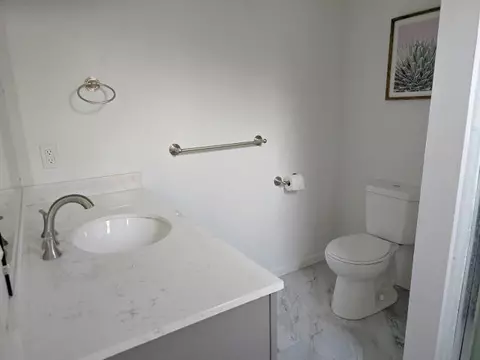 Bath - 1111 Stanford Ave, Clovis, CA 93611 photo 2 of 2