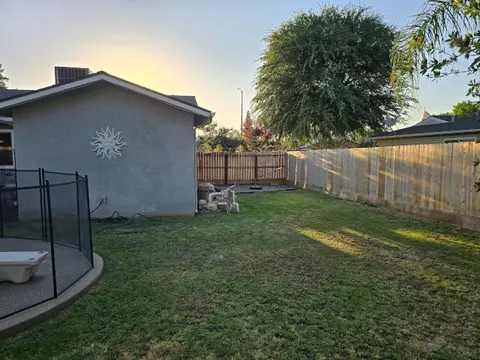 Exterior - 1111 Stanford Ave, Clovis, CA 93611 photo 4 of 4