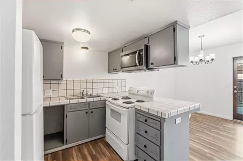 Kitchen - 50 N 19th Ave #A-F, Lemoore, CA 93245 photo 1 of 4