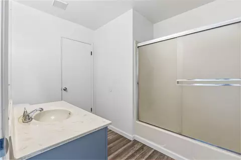 Bath - 50 N 19th Ave #A-F, Lemoore, CA 93245 photo 3 of 4