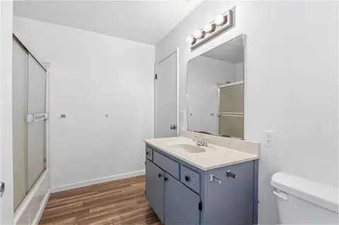 Bath - 50 N 19th Ave #A-F, Lemoore, CA 93245 photo 4 of 4
