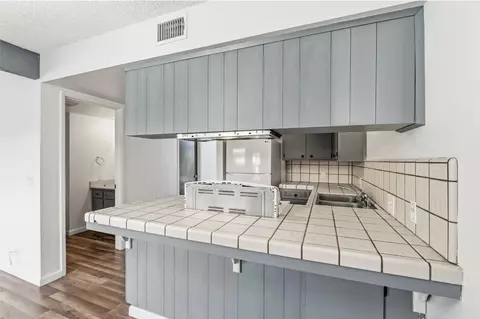 Kitchen - 50 N 19th Ave #A-F, Lemoore, CA 93245 photo 3 of 4
