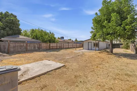 Exterior - 915 Sonora St, Madera, CA 93638 photo 6 of 9