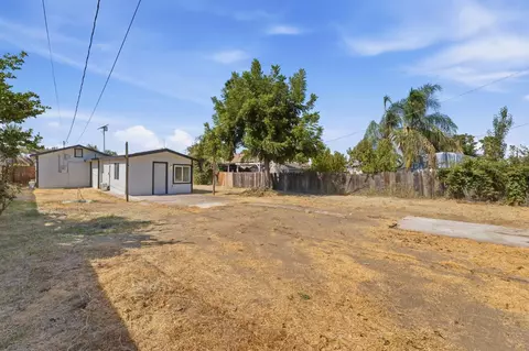Exterior - 915 Sonora St, Madera, CA 93638 photo 7 of 9