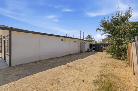 Exterior - 915 Sonora St, Madera, CA 93638 photo 4 of 9