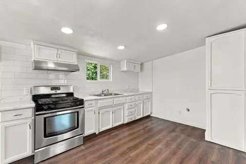 Kitchen - 915 Sonora St, Madera, CA 93638 photo 1 of 1