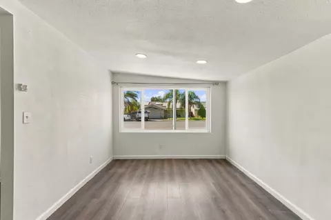 Living - 915 Sonora St, Madera, CA 93638 photo 1 of 4