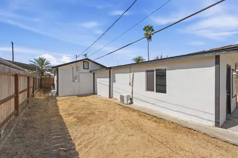 Exterior - 915 Sonora St, Madera, CA 93638 photo 8 of 9
