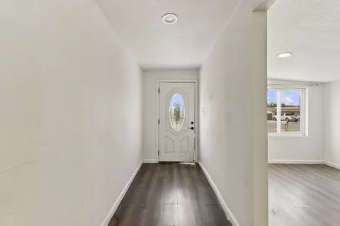 Entry Way - 915 Sonora St, Madera, CA 93638 photo 1 of 1