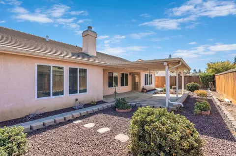 Exterior - 1030 Imperial Dr, Madera, CA 93637 photo 5 of 10