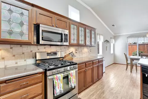 Kitchen - 1030 Imperial Dr, Madera, CA 93637 photo 4 of 7