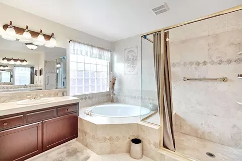 Bath - 1030 Imperial Dr, Madera, CA 93637 photo 2 of 3