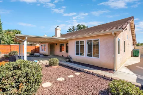 Exterior - 1030 Imperial Dr, Madera, CA 93637 photo 9 of 10
