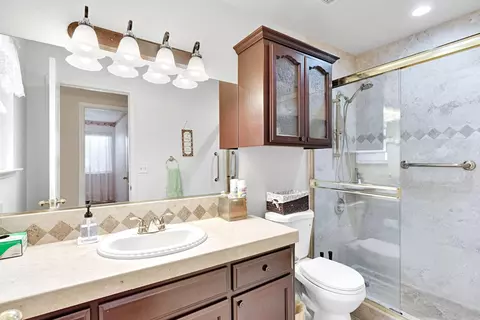 Bath - 1030 Imperial Dr, Madera, CA 93637 photo 3 of 3