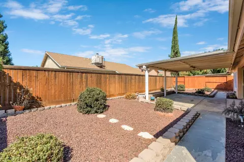 Exterior - 1030 Imperial Dr, Madera, CA 93637 photo 10 of 10