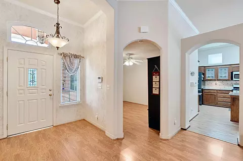 Entry Way - 1030 Imperial Dr, Madera, CA 93637 photo 2 of 2