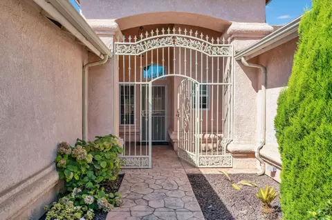Exterior - 1030 Imperial Dr, Madera, CA 93637 photo 4 of 10