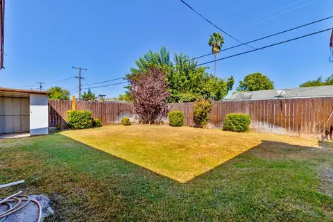 Exterior - 4555 E Fedora Ave, Fresno, CA 93726 photo 5 of 9