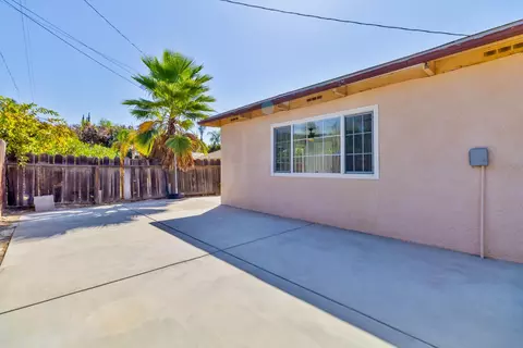 Exterior - 4555 E Fedora Ave, Fresno, CA 93726 photo 4 of 9