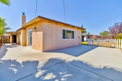Exterior - 4555 E Fedora Ave, Fresno, CA 93726 photo 3 of 9