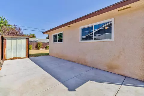 Exterior - 4555 E Fedora Ave, Fresno, CA 93726 photo 8 of 9