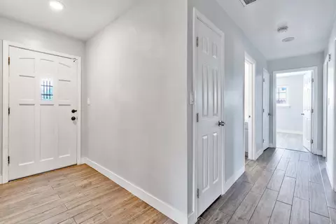 Entry Way - 4555 E Fedora Ave, Fresno, CA 93726 photo 1 of 1