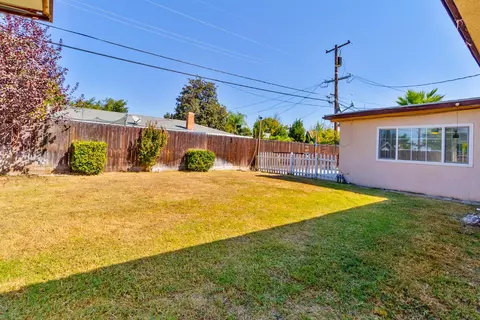Exterior - 4555 E Fedora Ave, Fresno, CA 93726 photo 7 of 9