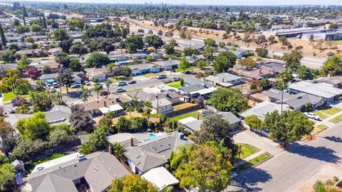 View/Area - 4555 E Fedora Ave, Fresno, CA 93726 photo 2 of 2