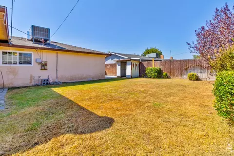 Exterior - 4555 E Fedora Ave, Fresno, CA 93726 photo 6 of 9