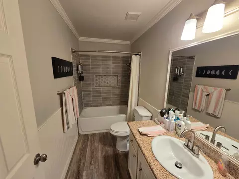 Bath - 2103 E Fallbrook Ave, Fresno, CA 93720 photo 1 of 3