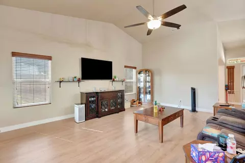 5378 N San Clemente N, Fresno, CA 93723