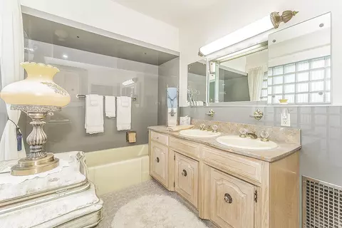 Bath - 13155 W Shaw Ave, Kerman, CA 93630 photo 2 of 7