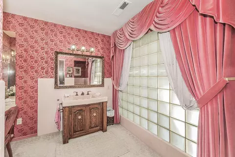 Bath - 13155 W Shaw Ave, Kerman, CA 93630 photo 3 of 7