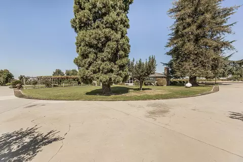 Exterior - 13155 W Shaw Ave, Kerman, CA 93630 photo 19 of 20