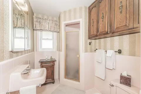 Bath - 13155 W Shaw Ave, Kerman, CA 93630 photo 6 of 7