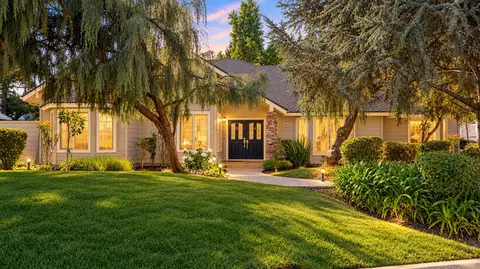 10779 N Silver Lake Ln, Fresno, CA 93730