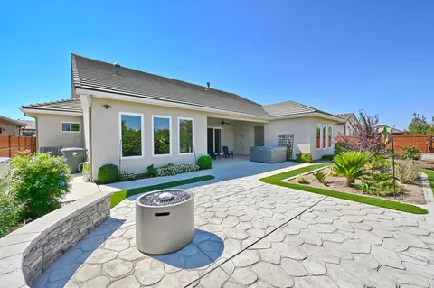 Exterior - 1457 Jordan Ave, Clovis, CA 93611 photo 4 of 12