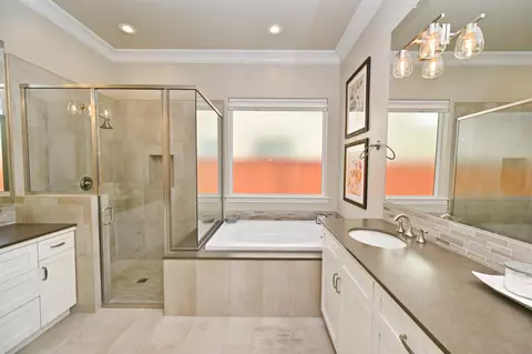 Bath - 1457 Jordan Ave, Clovis, CA 93611 photo 5 of 9