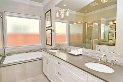 Bath - 1457 Jordan Ave, Clovis, CA 93611 photo 3 of 9
