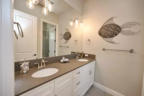 Bath - 1457 Jordan Ave, Clovis, CA 93611 photo 7 of 9
