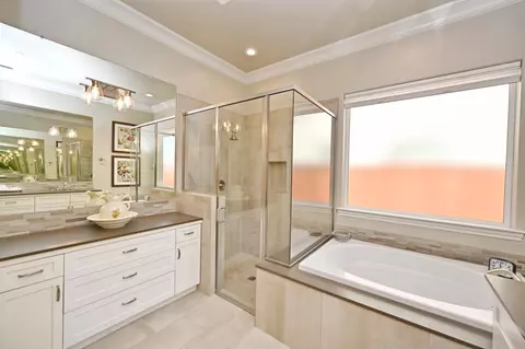 Bath - 1457 Jordan Ave, Clovis, CA 93611 photo 4 of 9