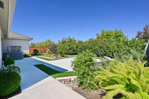 Exterior - 1457 Jordan Ave, Clovis, CA 93611 photo 11 of 12