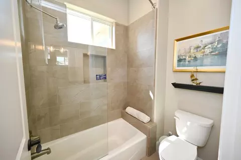 Bath - 1457 Jordan Ave, Clovis, CA 93611 photo 8 of 9
