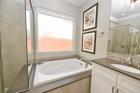 Bath - 1457 Jordan Ave, Clovis, CA 93611 photo 6 of 9