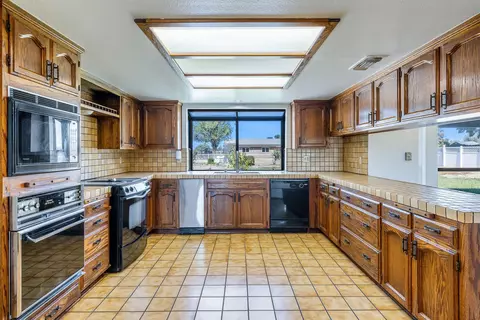 Kitchen - 34717 Avenue 13, Madera, CA 93636 photo 3 of 8