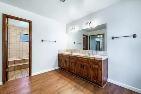 Bath - 34717 Avenue 13, Madera, CA 93636 photo 10 of 11