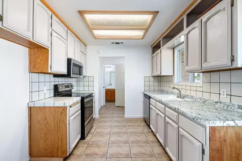 Kitchen - 34717 Avenue 13, Madera, CA 93636 photo 6 of 8